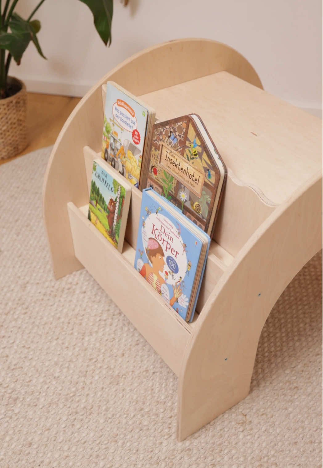 Anzeige | Ihr könnt den Spieltisch kaufen! 😱 Vor einigen Monaten habe ich aus einer alten Couchtisch-Platte einen Spieltisch gebaut. Das Video kam bei euch mega gut an und ich habe unfassbar viele Nachrichten bekommen, ob ich den Tisch auch verkaufen werde. Jetzt ist es soweit! Ich habe mich mit @easyalex zusammengetan und ihr könnt den Spieltisch ab sofort bei easydiy bestellen! 🥳 Ich hoffe, eure Kids haben mit dem Tisch richtig viel Spaß! #spieltisch #kinderzimmerideen #einrichtungsideen #interior #holzmöbel  