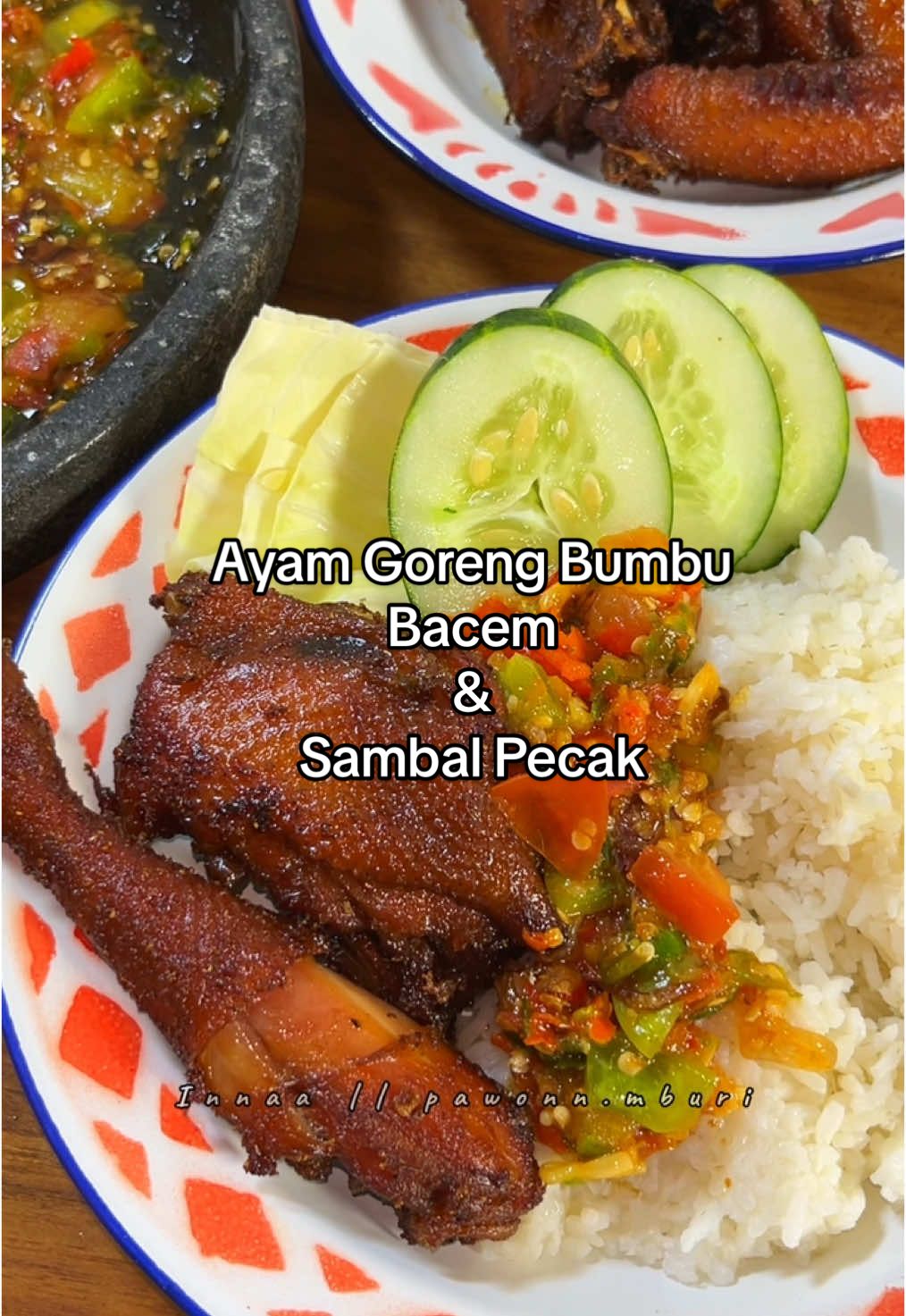 Ayam goreng bumbu bacem & sambal pecak. ✨ Save dulu buat ide masak nanti. asli deh ini ayam goreng bacem yang manis legit cocok banget sama sambal yang pedes seger. Bahan 1:  - 650 gram ayam pejantan - 1 bks bumbu marinasi - 2 lembar daun salam - 2 cm lengkuas - 40 gram gula merah - 1 1/2 sdm kecap manis - 400 gram air kelapa Bahan 2: - 2 sdt bawang putih bubuk - 1 sdt lada bubuk Bahan sambal pecak: - 15 cabe rawit hijau - 15 cabe rawit merah - 1 tomat hijau - 1 tomat merah - 3 bawang merah - 3 bawang putih - garam - gula pasir