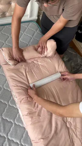 I fit 2 weeks’ worth of clothes in my carry-on😳#travelsmart #traveltips #packinghacks #overpacker #suitcasehack #packinghack #packinghack #travelhacks 