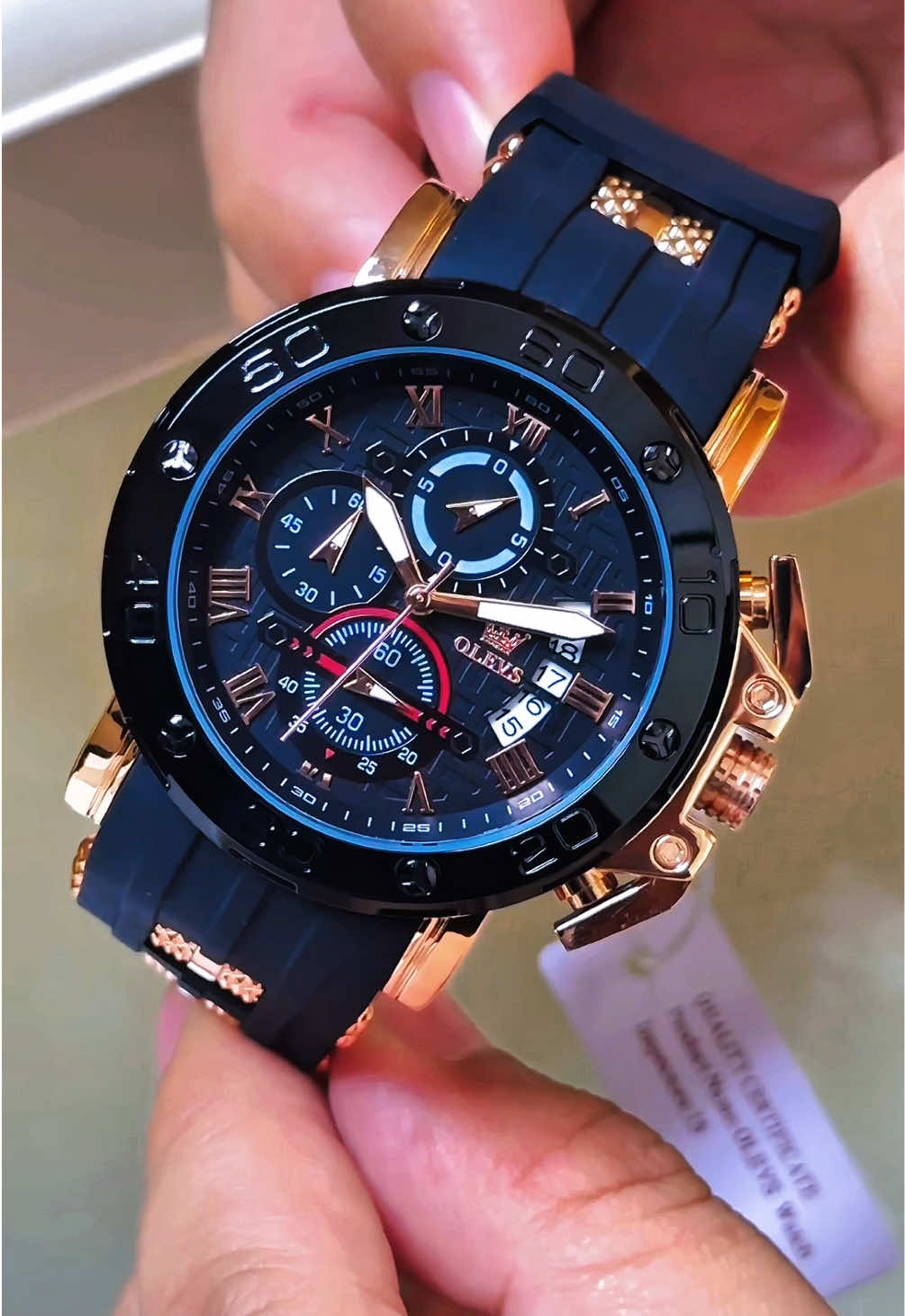 Jam tangan pria formal dengan tampilan krono aktif, dilengkapi tombol yang aesthetic. Buruan cek sebelum kehabisan. #jamtangan #olevs #olevswatch #jamtanganpria #jamtanganoriginal 