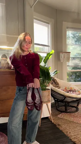 Sun so bright #fyp #wisconsin #wisco #mke #milwaukee #OOTD #fallfit #fallinspo #fallfitspo #fitspo #falloutfit #morningroutine #classfit #classfitspo #classoutfit 