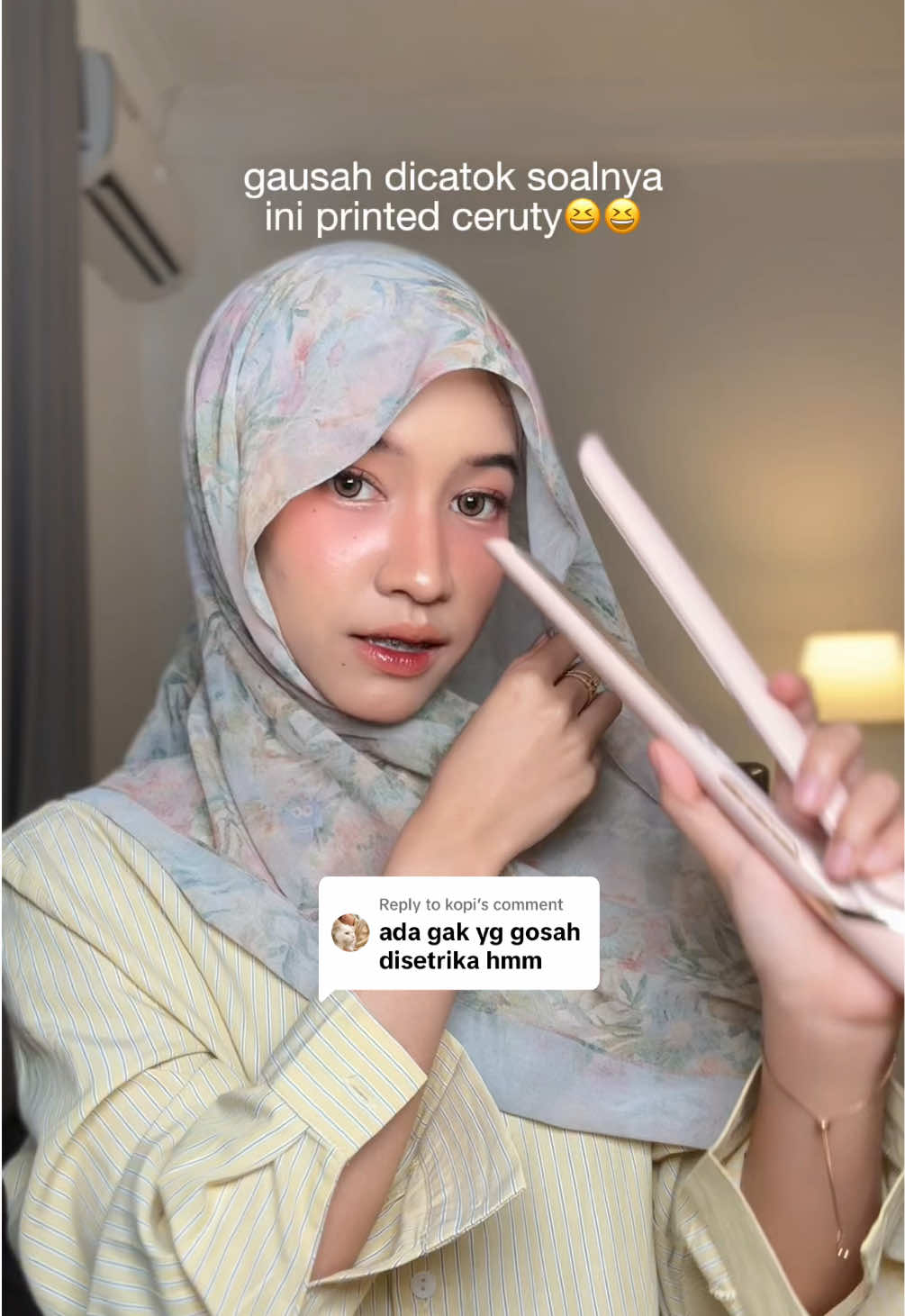 Replying to @kopi kayaknya ini masih aman deh kalo ga disetrika TAPI dengan catatan model hijabnya pake yg kayak aku di video yaah🥰🙌🏻 #pashminaceruty #printedshawl #printedscarf #malaysianshawl 