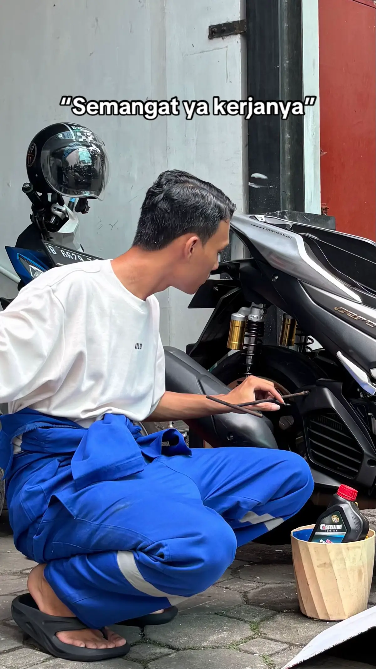 Mau kerja apapun, kondisi di tanggal tua, tetap semangat dong. Kan selalu ditemani sama S-tee, semangat kerjanya gak bikin kedor~ #LebihPaSTEEapHari 