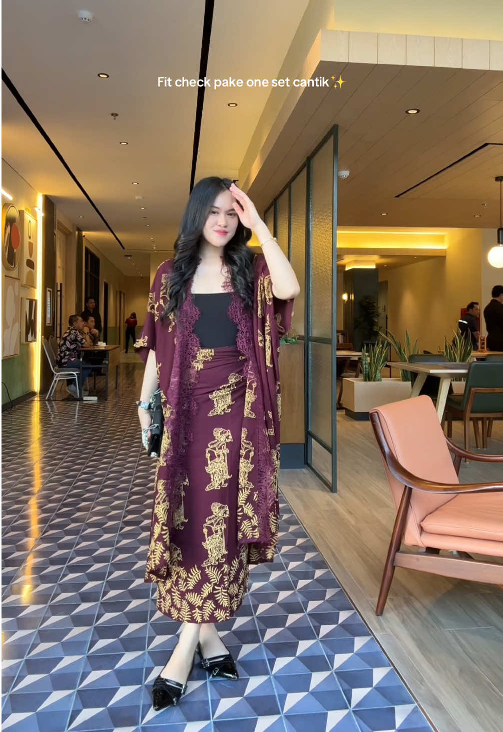 Cantik bgt warnanya ✨ @Kinnas Batik  #BatikKondangan #outfitkondangan #setelanbatikwanita #batikmodern #rekomendasibatik 