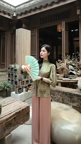 Thanh lịch cổ điển – Vẻ đẹp duyên dáng trong pháp phục ngọc lục bảo & hồng phấn #phucphaplinhdan #xuhuongtiktok #bộdichua #phapphuc 