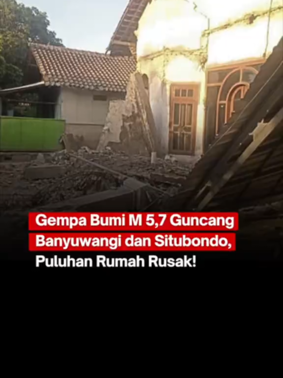 Kepala Pusat Data, Informasi, dan Komunikasi Kebencanaan BNPB Abdul Muhari menyampaikan, puluhan rumah rusak akibat gempa M 5,7 di Kabupaten Banyuwangi, Jawa Timur, Kamis (25/9/2025). Sesaat setelah guncangan mereda, BPBD Kabupaten Banyuwangi dan BPBD Kabupaten Situbondo langsung turun menyisir ke sejumlah titik lokasi. Guncangan gempabumi telah menyebabkan 1 unit rumah dan 1 tempat ibadah di Kabupaten Banyuwangi mengalami rusak ringan,” ujar Muhari dalam keterangannya, Sementara di Kabupaten Situbondo terdapat 21 unit rumah rusak berat, 11 rusak sedang, 16 rusak ringan, dan 1 unit tempat ibadah (masjid) mengalami kerusakan di bagian atap. Sumber: KOMPAS.com #mediajatim #lebihtahujawatimur #mengawalsampaituntas #reels #lfl 