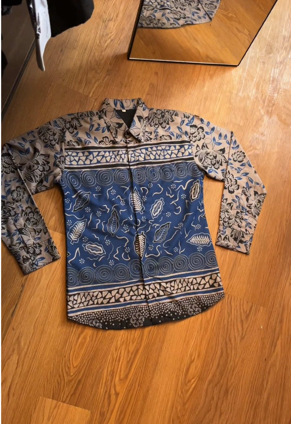 Batik slimfit biru denim Buat kondangan atau buat lamaran cocok banget🔥 #batik #batikpria #ootdkondangan #batikkondangan #batikmodern 