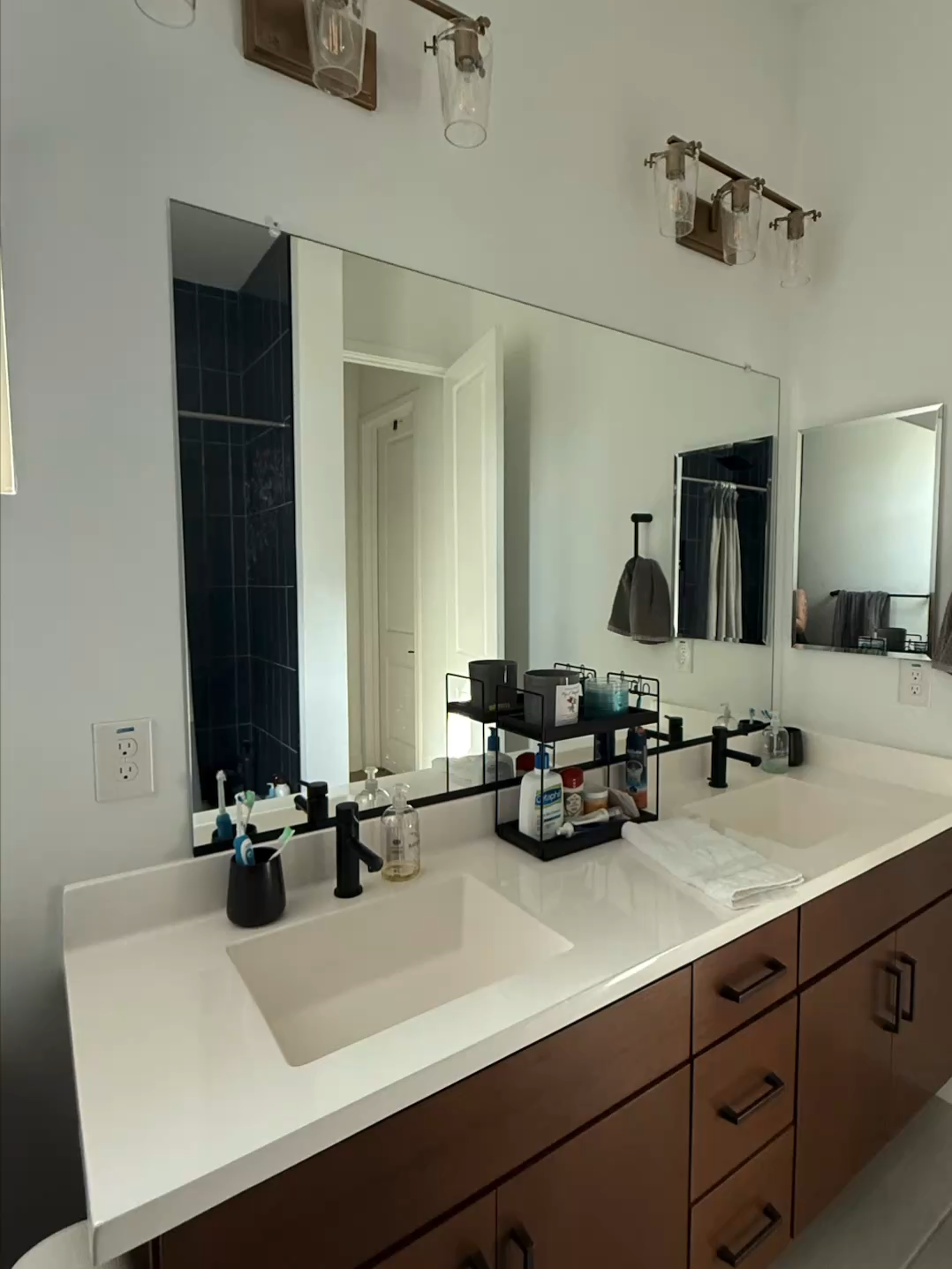 🍂 Fall Savings Reminder – Take Extra 20% Off Before It’s Gone Lefton Single-Hole Rotatable Faucet with Temperature Display-BF2204 Shop it now at the link in our BIO. #lefton #homerenovation #bathroom #amazonfinds #faucet #tap #bathroomremodel #bathroomfaucet #basintap #homedecor