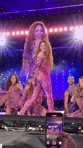 Cierre del último concierto en el Estadio GNP en CDMX 🥹✨✨✨  Shakiiii regresa y cierra tu gira aquí 🤍  #lmynlworldtourcdmx #shakira #bzrp #lasmujeresyanolloran #teamo 
