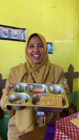 dengan bangganya guru ini memamerkan mie ayam sebagai menu mbg 🤣🤣🤣🤣🤣🤣 #fyp 