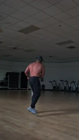 🎶 El objetivo es hacer ejercicio y divertirse, desarrolla tu coordinación 😎🔥 #cardio #jumprope #GymTok #saltarlacuerda #Fitness 