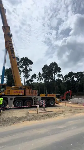 Launching beam jambatan kemubu📍 #asiagroup #cranemalaysia #fyp 