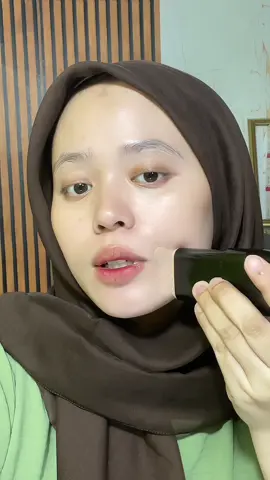 Apaan sih foundi ko udah adah ada SPF 50PA+++nya bisa bikin cerah juga+terlindungi dari matahari  ya ampun bagus bngt si ini🥹 #foundation #foundationviral #flawless #makeup #makeuptutorial #fyppppppppppppppppppppppp 