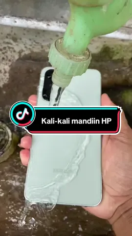 Samsung A56 5G – tahan air, kamera jernih, internet ngebut! HP yang bisa dicuci pake air keran, masih jalan normal 😱 👉  Buruan checkout sekarang, promo terbatas! #samsunga56 #samsung5g #hapeantiair #smartphonekekinian #hptahanair
