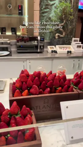 Perfect sweet treat🍫🍓 You can choose to cover your strawberries with milk or dark chocolate! 📍Poseidon Café, Atlantis the Palm, Dubai #FoodTok #strawberrychocolate #dubai #dubaicafe #dubaifoodie   