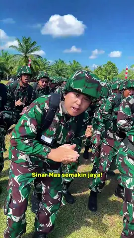 Sebanyak 500 karyawan terpilih dari pilar-pilar usaha Sinar Mas resmi mengikuti Komponen Cadangan atau Komcad 2025. Pada kegiatannya, para peserta dibekali pelatihan yang sangat lengkap, lho! Wah , keren banget ya perjuangan karyawan terpilih Sinar Mas yang mengikuti Komcad!  Penasaran sama detail kegiatannya? Tonton videonya sampai habis ya! #BeritaSinarMas #SinarMas #MelajuBersama #87TahunSinarMas