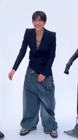 dek bukan melorot lagi itumah celananya🤦‍♀️#keonho #cortisbighit #kpop #fyp 