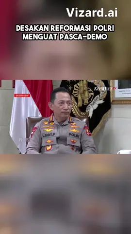 Desakan reformasi Polri semakin menguat setelah insiden pengelolaan demonstrasi yang dinilai berlebihan. Video ini menunjukkan wawancara mendalam antara Rosianna Silalahi dan Kapolri Jenderal Polisi Listyo Sigit Prabowo, menyoroti kritik publik terkait penanganan demonstrasi yang dianggap agresif. Apakah tim reformasi baru ini mampu mengembalikan wajah Polri yang lebih humanis dan profesional? Ikuti percakapan menarik ini yang mengungkap pandangan Kapolri tentang tanggung jawab institusi penegak hukum dalam menegakkan aturan dan norma. Saksikan apa yang diungkapkan Pak Kapolri tentang tantangan yang dihadapi dan harapan kedepan untuk Polri. #ReformasiPolri #Kapolri #ListyoSigitPrabowo #Demonstrasi #Hukum #Keamanan #Kepolisian #Humanisme #Keadilan #Wawancara #Jakarta #KompasTV #RosiannaSilalahi