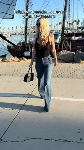 ✨ Stretchy Trouser Jeans for Tall Girls ✨ MUST-HAVE wardrobe essential — long inseam, curve-hugging stretch, and chic tailored vibes made just for long legs. Dress them up or down, comfort + style in one! 👉 Tall girl approved. 👉 Size down for that snatched look. 👉 Your new go-to jeans!