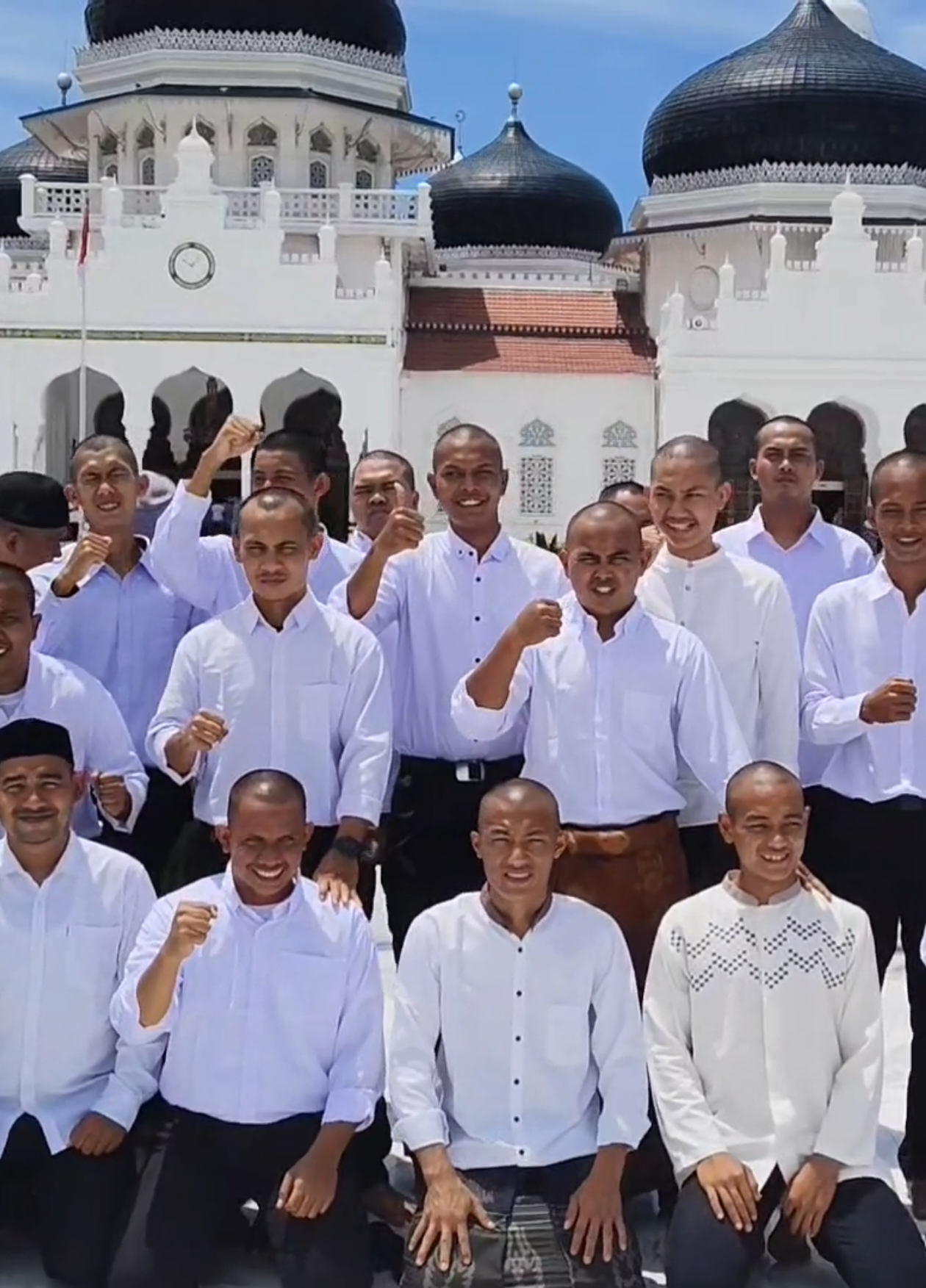 Bersiap Ke masjid Baiturrahman Aceh, untuk melaksanakan shalat jumat. Siswa sekolah satpam aceh.  #indonesia  #satpam  #sekolahsatpam  #aceh  #fyp 
