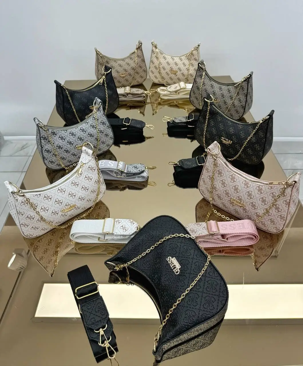 💰 Price ranges: 12,000 naira 👜 Purse details: ĞĞ fashion hangbag🔥