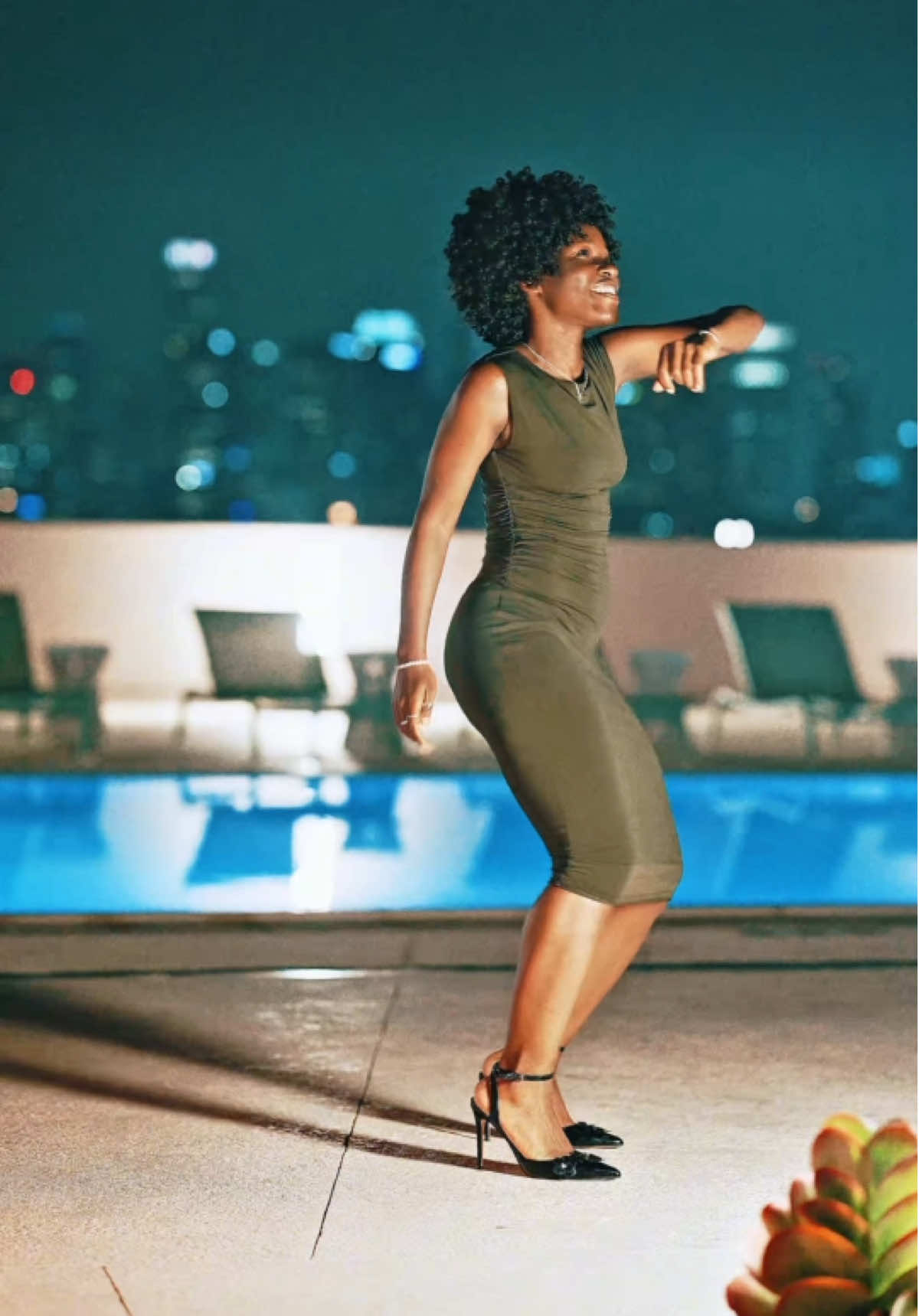 10K views on IG hehe - Ça fait mal at 10% & on 🔁 bc the dance is sweet! Thanks @rayon-x996  #çafaitmal #ivorycoast🇨🇮🇨🇮 #_iambarbz_ #viral #trendingvideo 
