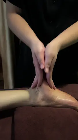🍂Thả lỏng cơ thể,xua tan căng thẳng với liệu trình massage đôi bàn chân-mang lại sự thư thái và năng lượng mới🌿#nhanangspa #chamsocsuckhoe #thugianmoingay #massagevaigay #goidauduongsinh 