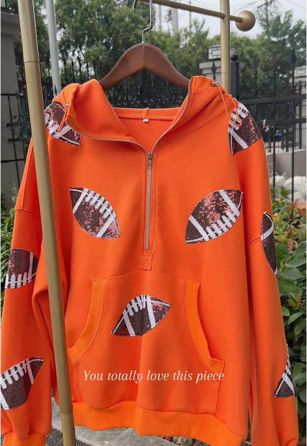 Throw it on and cheer on your team✨🏈✨#gamedayoutfit #hoodies #ootdinspo #womensfashion #dealsforyoudays #fallfashion 