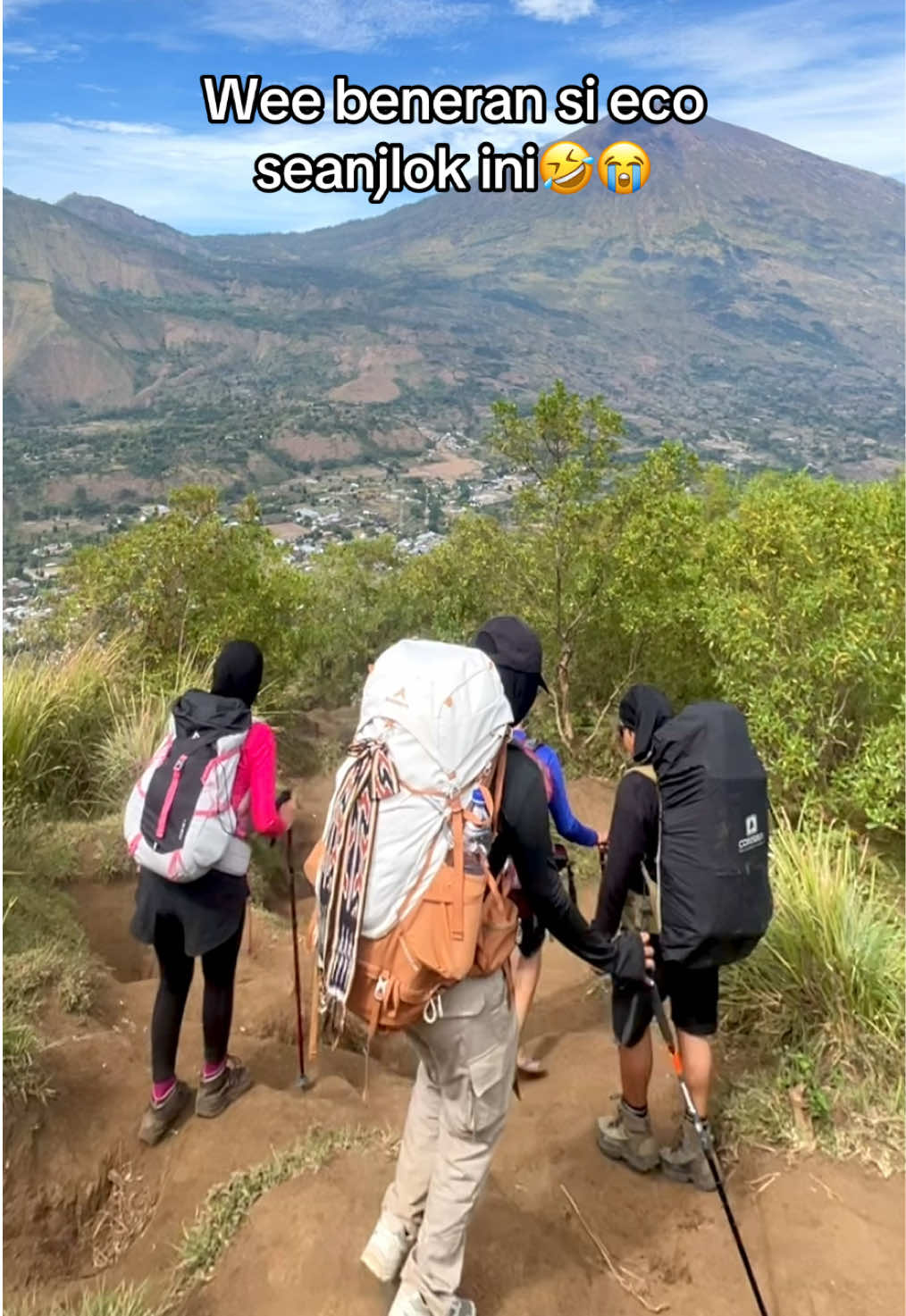 Team yang ga pernah mau pake raincover kalo ga hujan biar di tau kalo punya si eco wkwk😭🤣 #pendakigunung #fyp #pendakicantik #carrier #ecosavior #eigertropicaladventure 