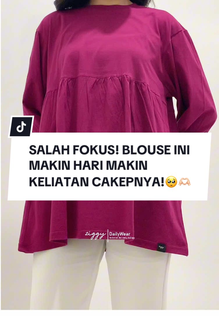 Siapa, sih, yang gak kenal sama Balena Blouse? Blouse ruffle cantik yang selalu bikin penampilan kamu percaya diri! Kalau mau koleksi warna lain, langsung cek keranjang kuning💗🫶🏻 #promomakangajian #paydaysale #kaosoversizemurah #blousecantik #blousemurah 