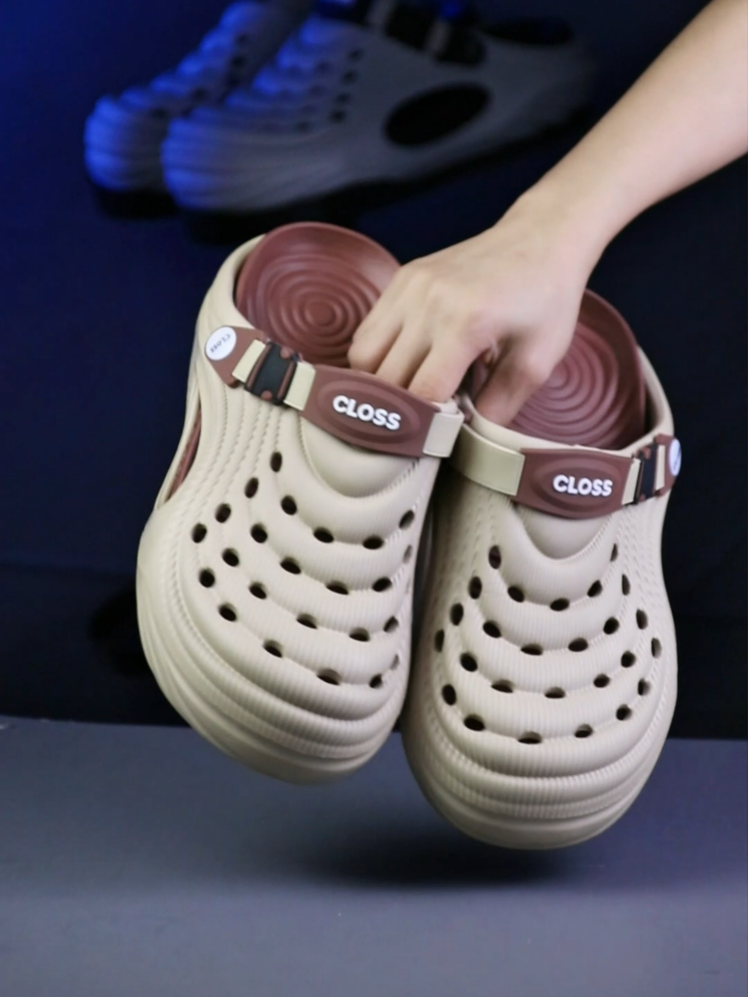 Sobra comfy! 😍 Two-toned clog shoes na breathable at anti-slip pa 🩴 Pwede sa bahay at lakad! 🔥 #OOTDReady #ClogGoals #TikTokBudol #SulitFinds #TikTokPH #BudolFinds #TikTokMadeMeBuyIt #AffordableFinds