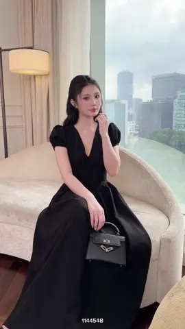 ✨ Đ𝐚̂̀𝐦 𝐱𝐨𝐞̀ 𝐦𝐢𝐝𝐢 𝐭𝐚𝐲 𝐩𝐡𝐨̂̀𝐧𝐠 ✨ 𝟏𝟏𝟒𝟒𝟓𝟒𝐁 ✔️ Size : S, M, L ✔️ Màu : Đen, Trắng ✔️ Chất liệu : Puply   #thời #trang #nữ #fashion #fypシ゚viral 