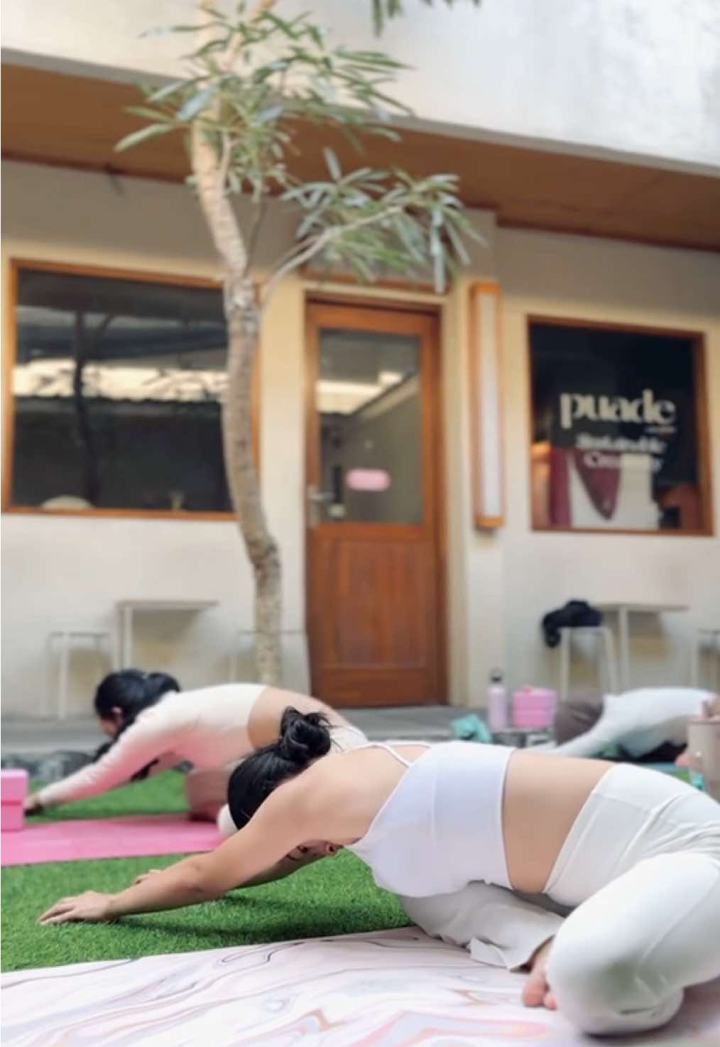 let it go, let it flow💖  @Neosava #yoga #yogatok 