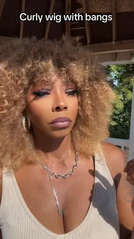 Curly with with bangs #syntheticwig  #tiktokshopblackfriday  #falldealsforyou  ##tiktokcreatorpicks #curlywig 