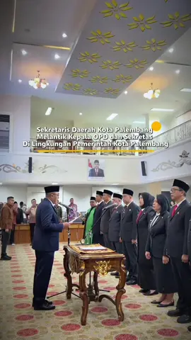 Pemerintah Kota Palembang melakukan kembali perombakan di jajaran pejabat tinggi pratama dan administrator di lingkungan Pemerintah kota. Keputusan ini tertuang dalam Lampiran Keputusan Wali Kota Palembang Nomor 821.2/291/BKPSDM-III/2025 dan berlaku efektif 26 September 2025. Pergeseran posisi strategis ini melibatkan beberapa kepala dinas dan sekretaris dinas.
