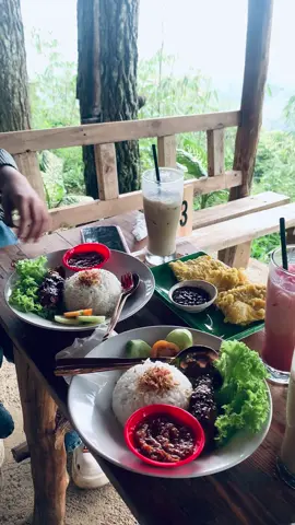 makan siang with view  @Sarala Cafe Batang 