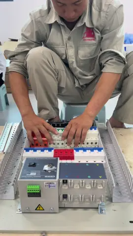 Tủ điện tự động chuyển nguồn trong hệ thống điện mặt trời #dienmattroi #tudiennangluongmattroi #lapdienmattroi #dienmattroihogiadinh #dienmattroichinhhang 