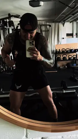 Today’s Friday sesh. Cracker off a Day. 💪 #fridayworkout #explosivetraining #strenghttraining #gym #weights