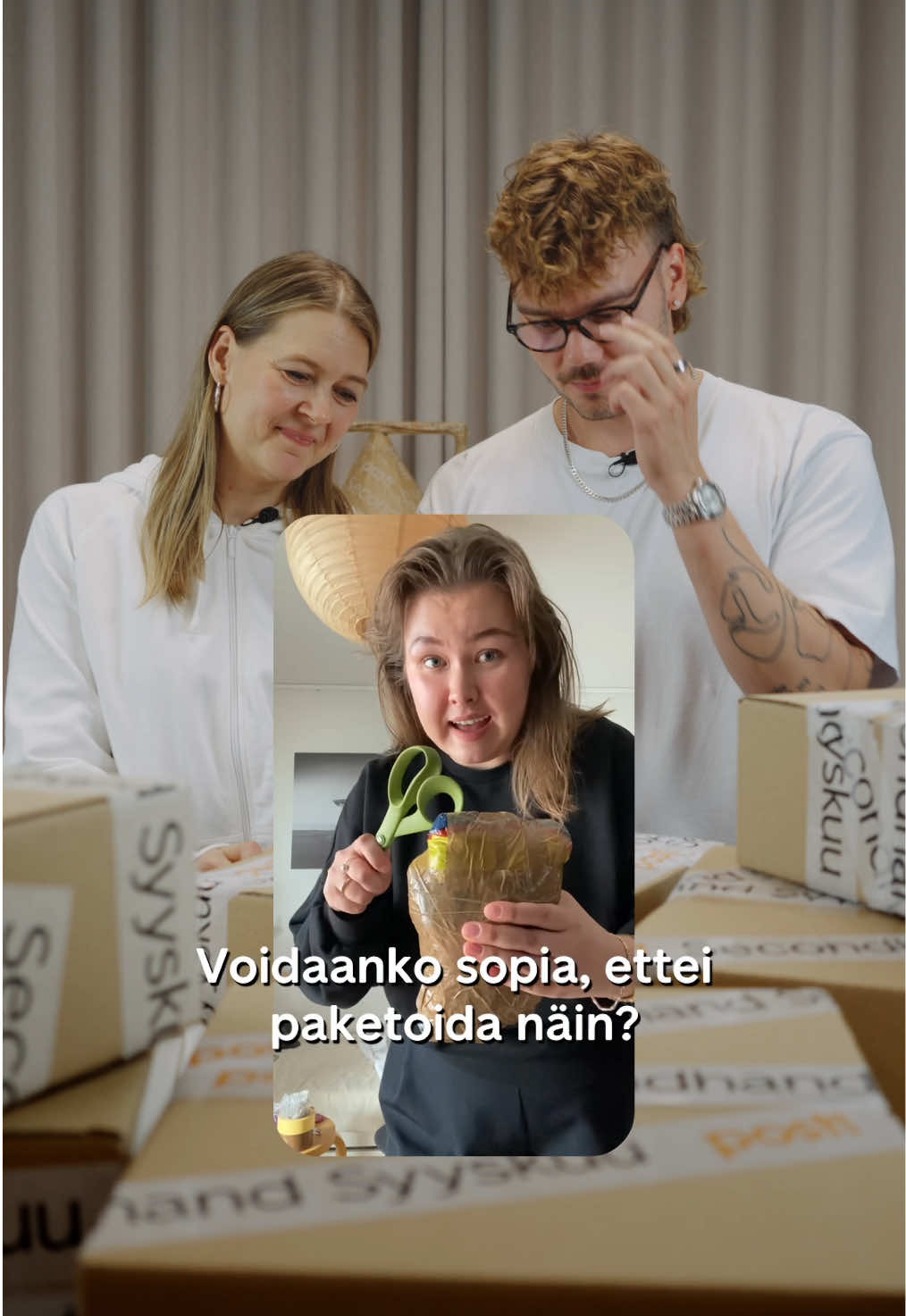 Muovipussi + teippirulla = klassikko! Mutta onkohan tää vastaanottajalle se helpoin paketti avata…? 👀 Reagoidaan @maijaveera videoon! #SecondhandSyyskuu #Posti