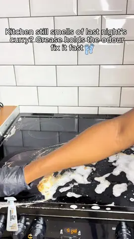 Stubborn oven grease won’t budge? 😤 Grease Cleaner melts it away in secs! 🧼#OvenClean #kitchenhack #satisfyingcleans #cleaninghacks #cleaning 