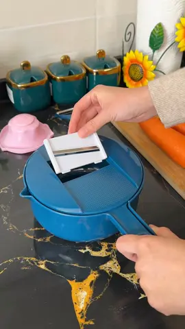 🥒 Cortes perfeitos sem esforço! Este cortador de legumes 12 em 1 é prático, rápido e ideal para fatiar, ralar ou picar com facilidade. A cozinha nunca foi tão simples! 🥕✨ 🔎fgz2242 🔗https://temu.to/m/ekk7d2203qr #temufinds #shoptemu #temuportugal