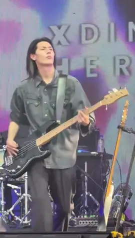 250926 부락페 jooyeon today at the busan rock festival! look at him go! 😍 @Xdinary Heroes #xdinaryheroes #엑스디너리히어로즈 #xh #fyp #explorepage #kband #주연 #jooyeon cr: Zzz… (zigooryuk on x)