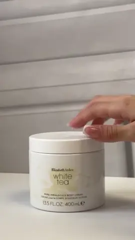 body cream ဆိုသူလေးနဲ့မှအဆင်ပြေမှာ😘      ကိုယ့်ရဲ့အသားရေလေးကျန်းမာလှပကြည်စိုနေဖို့ လိမ်းသင့်တဲ့ lotion တွေ cream တွေအများကြီးထဲကမှ whitening effလက်ဆောင်ပါတဲ့ Elizabeth Arden white tea body cream လေးပါရှင် တကယ်ဖြူတာလား တကယ်သိသာတာလား အရမ်းအမေးများလို့  မနက်တစ်ခါ ညတစ်ခါသာပုံမှန်ဂရုတစိုက်လိမ်း scrub တိုက်ပြီးတိုင်းလည်း လိမ်းလို့ရပါတယ် တကယ်အသားဖြူတဲ့ body lotion 😍  1ဗူးမကုန်ခင်ကို အသားကိုသိသိသာသာဖြူတာ ဖြူတာရှင် white tea original ကြာပန်းနံ့ သင်း  ✅brightening + whitening အသားရေဖြူကြည်စေ ✅hydration အစိုဓာတ် ရေဓာတ် ✅nutrition ခန္ဓာကိုယ်အတွက် လိုအပ်တဲ့ အဟာရဓာတ် ဖြည့်ပေးတယ်  အသားရေတင်းရင်းချင်သူ အကြောပြတ်ရာ အမာရွတ်တွေပျောက်ချင်သူ အသားရေဖြူဝင်းချောမွတ်ပြီးကြည်လင်းချင်သူယူ ဖြစ်အောင် ယူပါ  🥰လိမ်းလိုက်ရင် cream texture မပျစ်မကျဲလေးနဲ့မို့ လိမ်းလို့အရမ်းကောင်းတယ် အသားလေးကိုလေ စိုစိုအိအိ‌ေလးနဲ့ကြည်ပြောင်လင်းနေတာရှင် ကြိုက်သော ပဲ ❤️❤️ စေးကပ်ခြင်းမရှိသော အရေပြားအတွင်းထဲထိ စိမ့်ဝင်ပြီး skin ကို စိုပြေ အိစက် ချောမွတ်သွားတာ တခါလိမ်း တခါသိသာတဲ့ result ကို heart ထိတယ်  နောက်ပြီး အသားရေမညီတာ ကြမ်းတာ ခြောက်တာ ခြင်ကိုက်ဖုလို ဝက်ခြံလို အမာရွတ်တွေ အရမ်းသက်သာတာပဲ  သုံးကြည့်ပါ body cream ကောင်းကောင်းရှာနေသောမတို့ 100% ကြိုက်စေရမယ် Clean & fresh ဖြစ်တဲ့အနံ့လေး ခေါင်းကြည်စေပြီး stress relief လဲဖြစ်စေတယ် 🍃  🤍🤍🤍iris ပန်းနံ့ကိုမှ white tea လေးနဲ့ပေါင်းစပ်ထားတာနဲ့အနံ့ လေးမို့ တည်တည်ငြိမ်ငြိမ်မွှေးမွှေးသင်းသင်းလေးပါနော် 🤍 ဘယ်လိုပြောရမလဲ ရေမွှေးသုံးလို့မွှေးနေတာမျိုးထက်ကိုယ်သင်းရနံ့ လိုမျိုးလေး 🕊️😍 SG official counter တိုက်ရိုက်ပါနော် crd price -115000ks(400ml)#yaminCosmetic #Mawlamyine  #grandmawlamyineshoppingmall #elizabeth arden white tea lotion