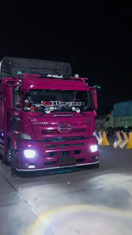 Kmj transport  @BAHANGABUTAN  @OMI  @Isengisengaja  #merakbakauheni #hinomodif #hinoganteng #penyebranganmerakbakauheni #europe #hino500 #penyebranganmerak #tiktokshop 