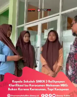 Kepala Sekolah SMK Negeri 3 Balikpapan memberikan klarifikasi terkait video yang sempat viral mengenai lima siswa yang dilarikan ke rumah sakit dan diduga mengalami keracunan makanan MBG. Dalam pernyataannya, pihak sekolah menegaskan bahwa kejadian tersebut bukan disebabkan oleh keracunan makanan, melainkan akibat kelelahan setelah berolahraga. Reporter : Chandra / Disway Kaltim #diduga #keracunan #mbg #siswibalikpapan #klarifikasikepsek                