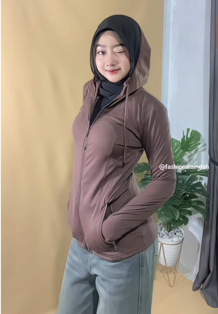 Selain bahannya yang bagus ngga bikin gerah, ini juga cakeeepp bgt di pke buat ootd an, running, olahraga, hangout, dll😍🤎✨ chekout dikeranjang kuning aku🛒✅✨ #kktop #jaketantiuv #jakethoodie #ootdfashion #fypシ゚ 