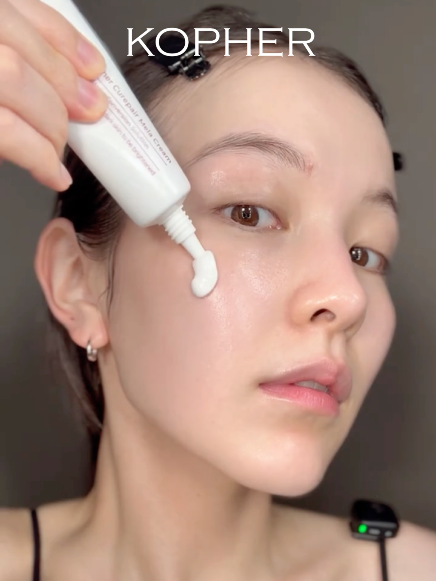 Mau kulit glowing seharian? Kopher bisa buat kamu glowing hingga 100 jam. Jadi, mau maraton meeting atau hang out seharian, kulitmu tetap terawat dan bersinar. Bebas khawatir seharian, siap jadi pusat perhatian kapan pun. ✨ #kopher #kopherskincare #kophermelacream #skincare