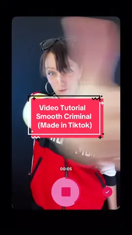 See the full result and use the sound from this 👉🏻 @Jinx🖤Transitions 🇩🇰  I know the fyp this time of year is flooded with amazing Halloween makeup looks and HIGH quality videos!  It can be discouraging to feel that your own videos doesn’t look as good. But the truth is that a lot of them aren’t doing transitions at all!  It is EDITS in expensive editing programs, insanely expensive SLR cameras and light setups that can feed a family of four for a year 😬 Those videos are several videos merged and cut into 1 video. It isn’t a transition!  But I am here to help you create no matter the size of your wallet! Creating videos should be equal for everyone. So this is an easy and FREE way to do this trend!!  If I can do it, so can you!! ❤️ (My light setup might look like a lot, but with a background as a photographer it is my hobby to play with colored light! I am personally using, 2 tube lights, a CHEAP softbox and a ringlight. My background isn’t a “real” background and a white wall or black piece of fabric is more than enough for good quality!) I hope this helps those who wants to try the “Smooth Criminal” trend and also help you NOT to compare to those highly edited videos!  You got this ❤️💪🏻 #transitions #transitioner #smoothcriminal #tutorial #easy 