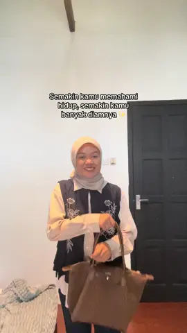 Mari memaknai hidup lebih dalam lagi agar lebih banyak bersyukur 🫶🏻✨ #berandatiktok #berandafyp #masukberanda #adayinmylife #OOTD 