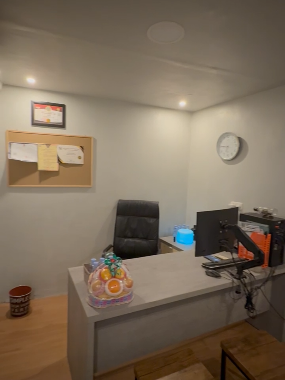 salah satu bentuk kepercayaan customer ke KAREBA RENTCAR MAKASSAR, dengan adanya kantor permanen dan garasi permanen jadi bentuk sah dari kepercayaan customer ke pihak KAREBA #KAREBARENTALCAR #karebaaja #rentalmobilmakassar #rentalmobilmurah 